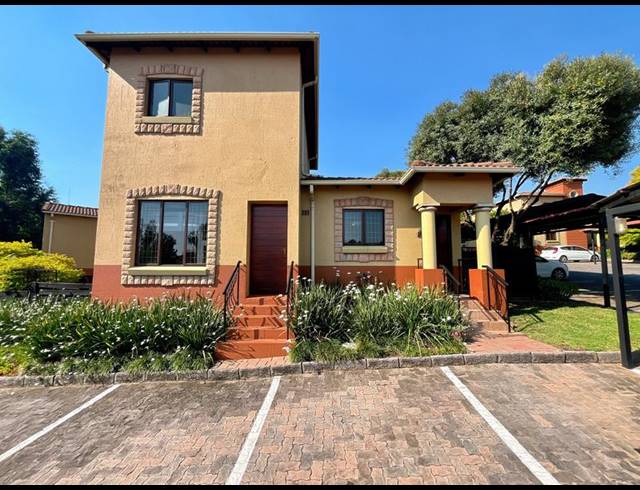 3 BEDROOM TOWNHOUSE FOR SALE IN DOUGLASDALE